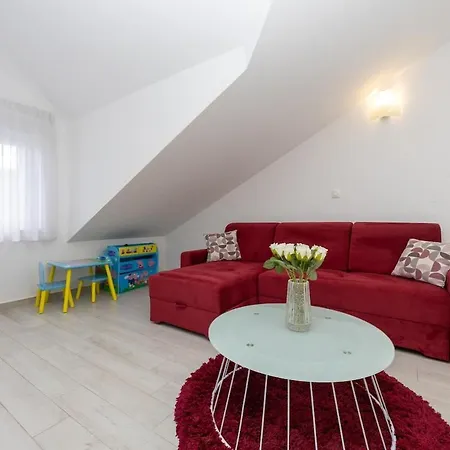Luxury With Pool, Sauna & Gym-5 Bedrooms * Kaštela
