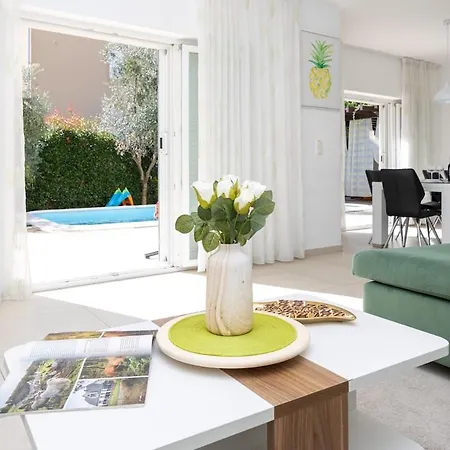 וילה Home-villa Bile, 50m From The Sea, Pool *