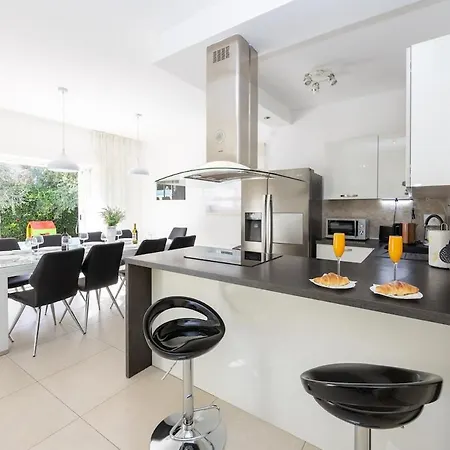 Home-villa Bile, 50m From The Sea, Pool * Kaštela