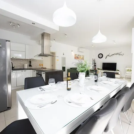 וילה Home-villa Bile, 50m From The Sea, Pool Kaštela