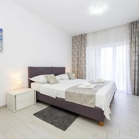 Home-villa Bile, 50m From The Sea, Pool וילה *