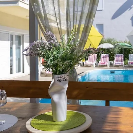 Home-villa Bile, 50m From The Sea, Pool וילה Kaštela