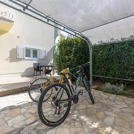 Home-villa Bile, 50m From The Sea, Pool * Kaštela