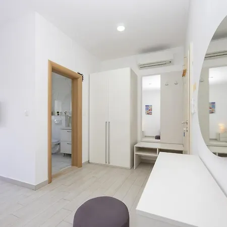 וילה Home-villa Bile, 50m From The Sea, Pool