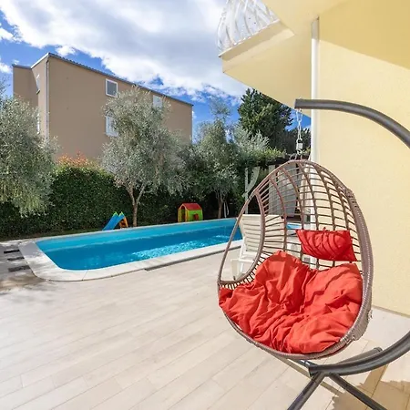 Home-villa Bile, 50m From The Sea, Pool וילה Kaštela